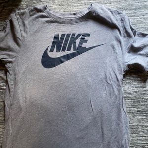 Men’s Medium Nike tee